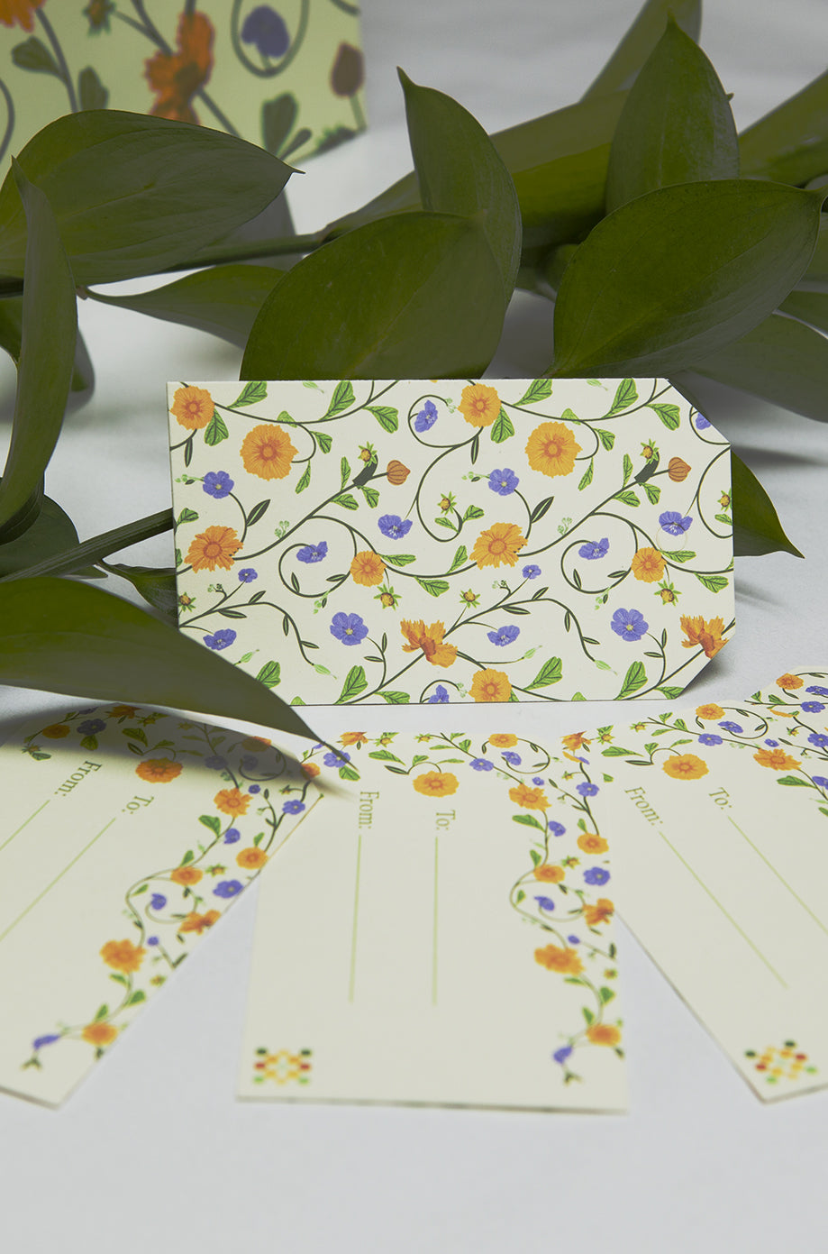 Windy floral gift tag with two sided designs
